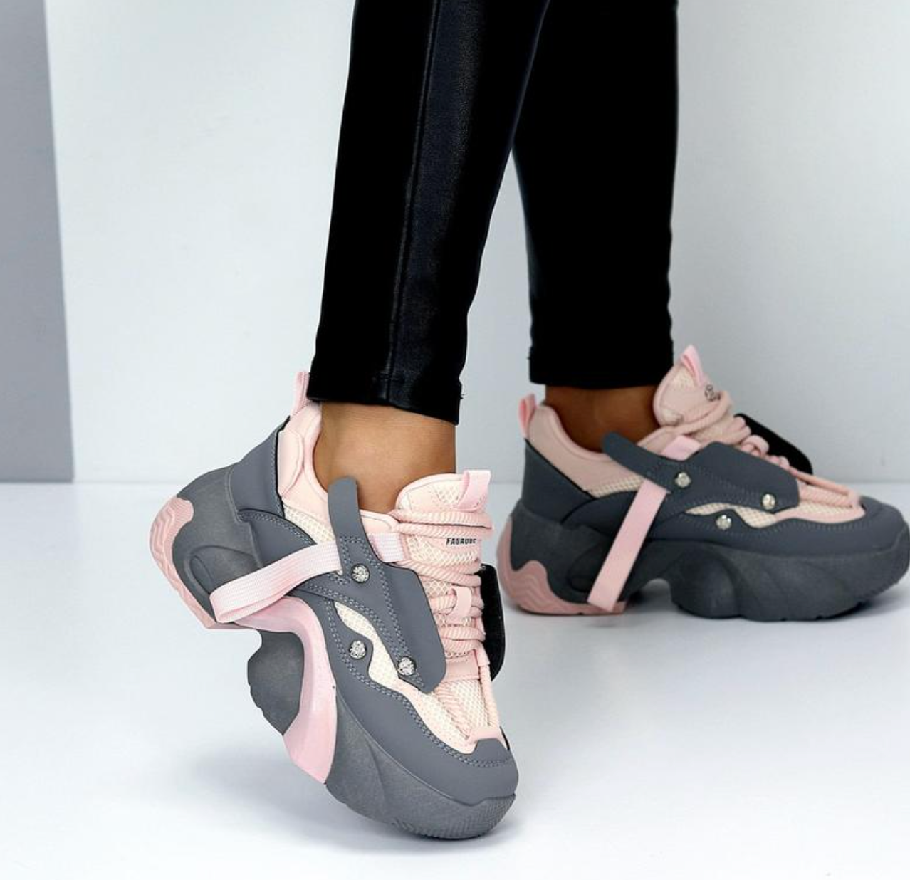 Zapatillas ErgoTrack - Asegura una pisada más cómoda y estable.