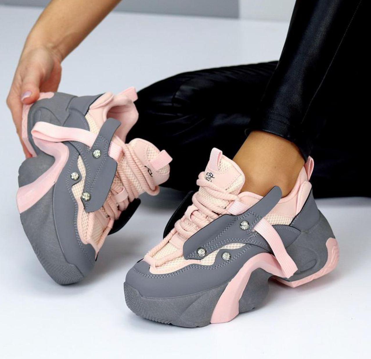 Zapatillas ErgoTrack - Asegura una pisada más cómoda y estable.