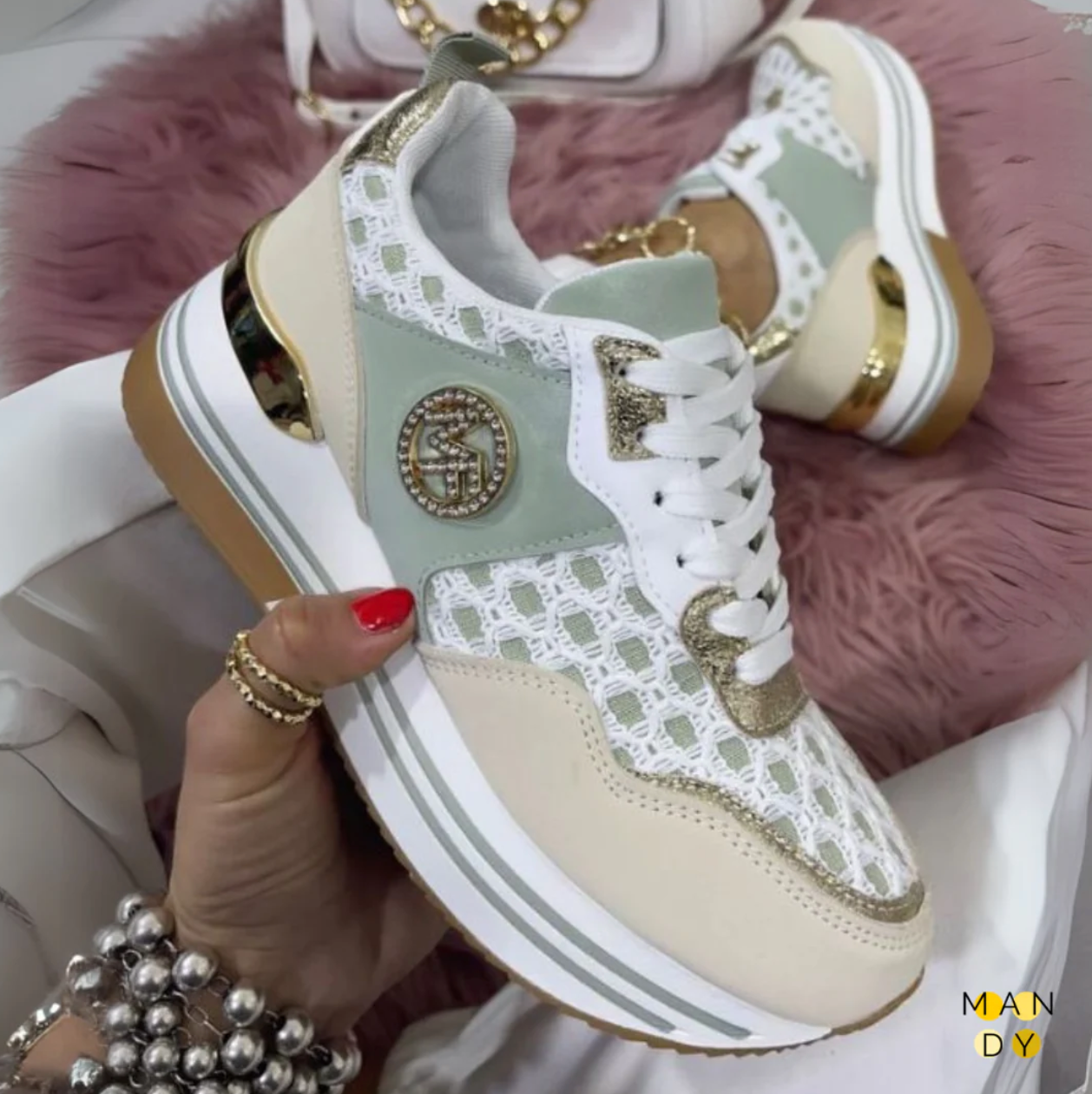 Mandy - Zapatillas Ergonómicas con Detalles de Pedreira
