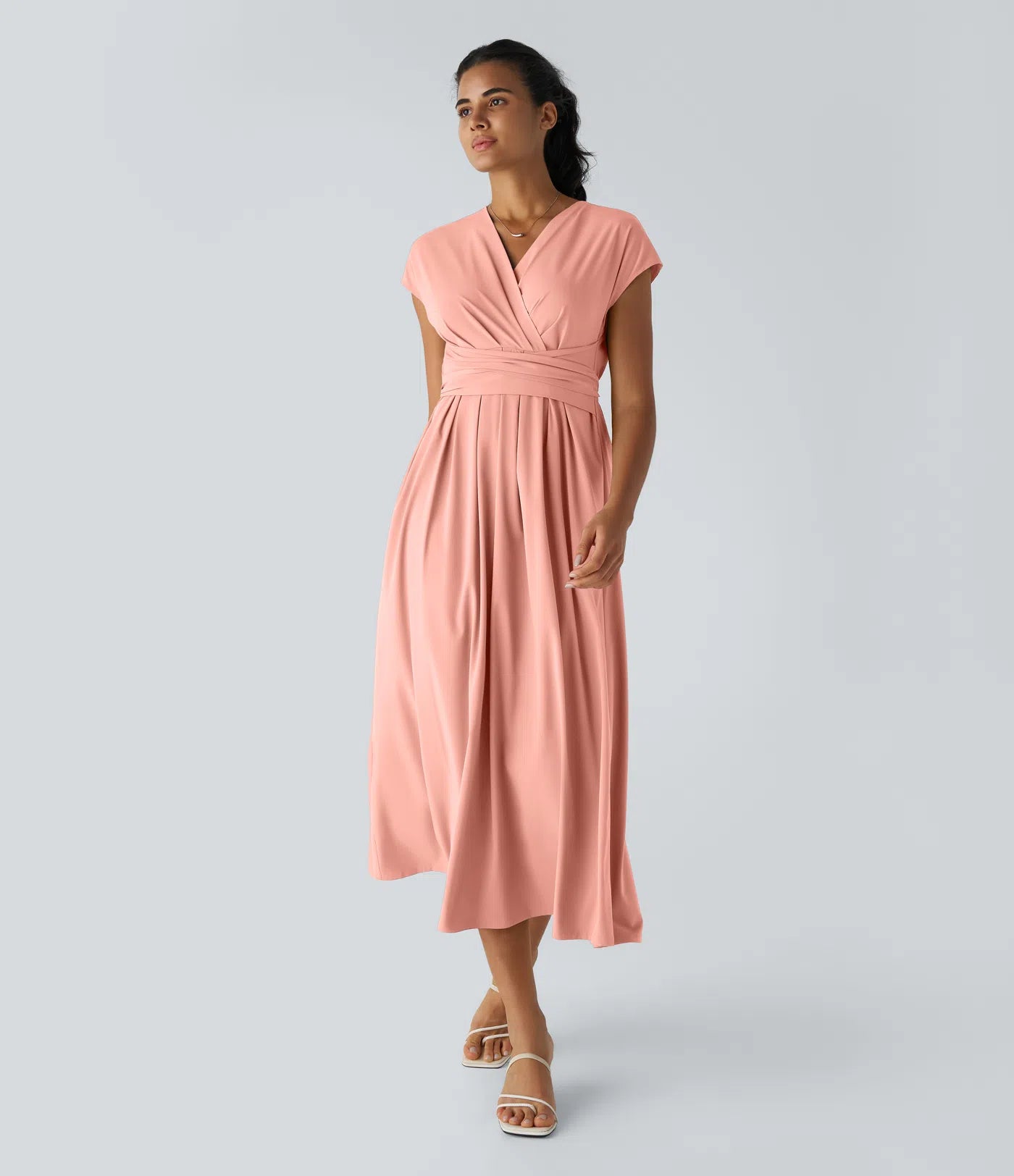 Vestido informal de secado rápido con escote en V lazo en la espalda Breezeful™